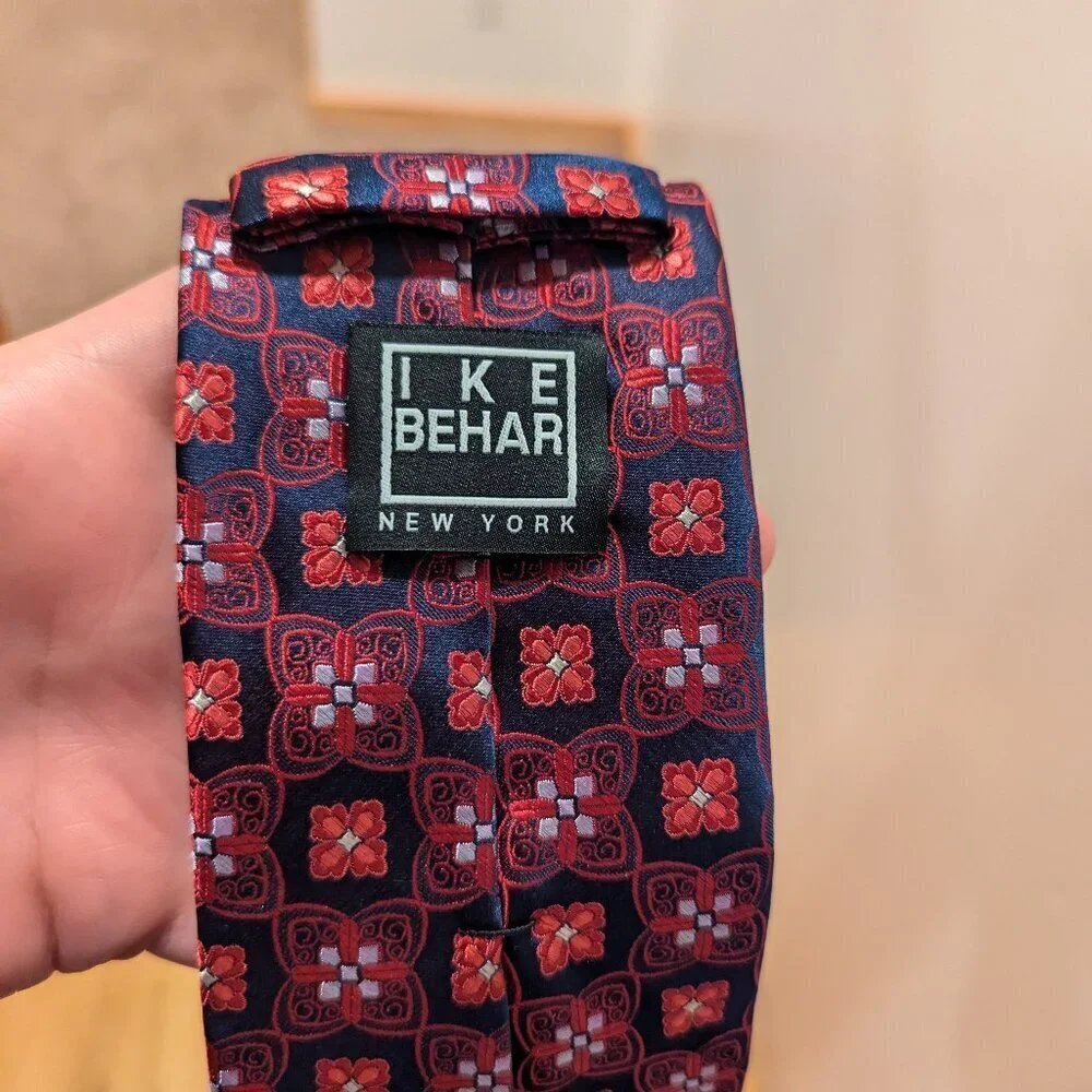 Ike Behar Medallion Tie in Navy and Red
